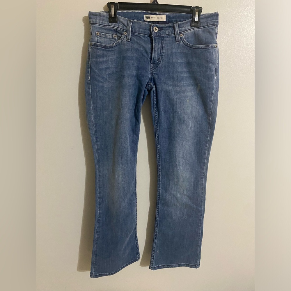 29x32 women’s Levi’s. 2 small stains. Too superlow 524